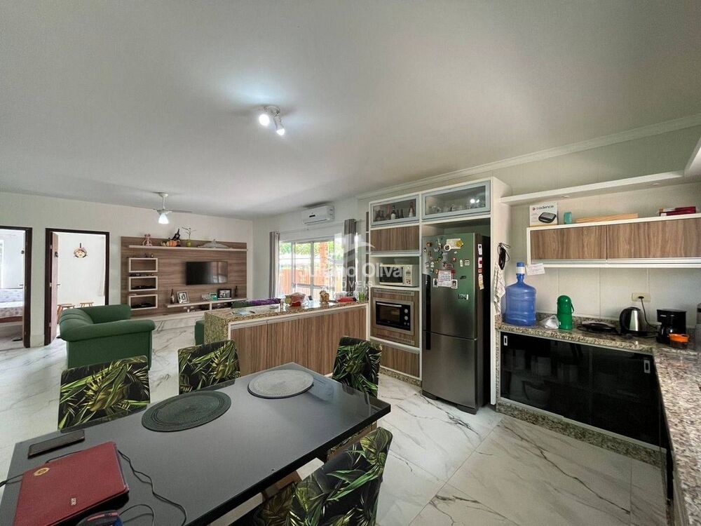 Casa, 4 quartos, 239 m² - Foto 2