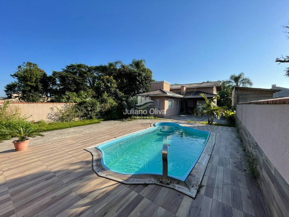 Casa à venda com 3 quartos, 120m² - Foto 1