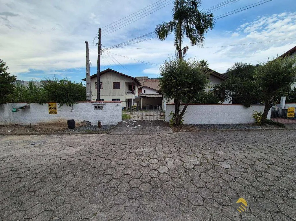 Casa, 6 quartos, 200 m² - Foto 1