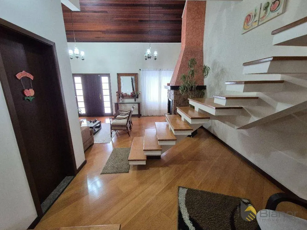 Casa, 3 quartos, 290 m² - Foto 3