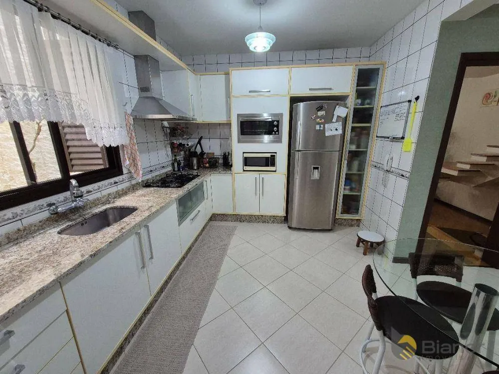 Casa, 3 quartos, 290 m² - Foto 4