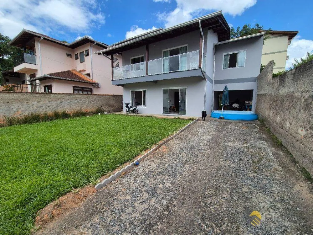 Casa, 5 quartos, 183 m² - Foto 1
