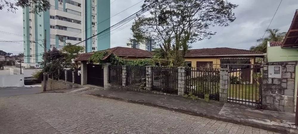 Casa à venda com 5 quartos, 255m² - Foto 1