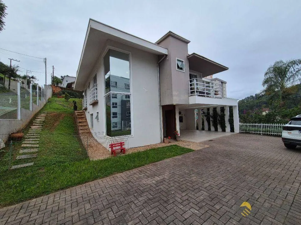 Casa, 3 quartos, 204 m² - Foto 1