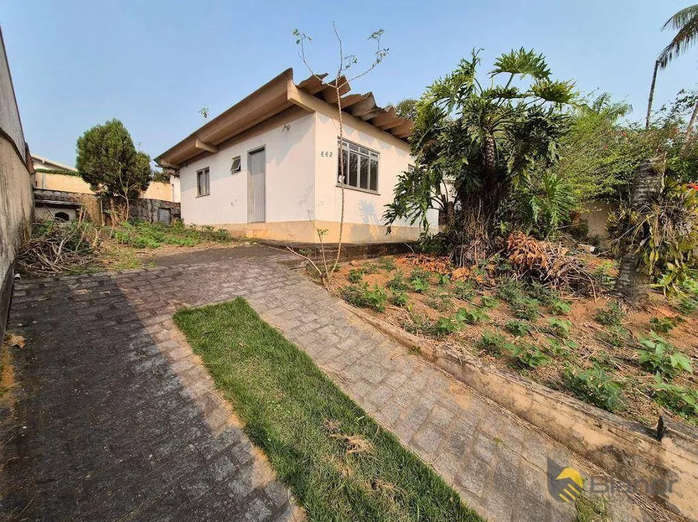 Casa à venda com 2 quartos, 100m² - Foto 1