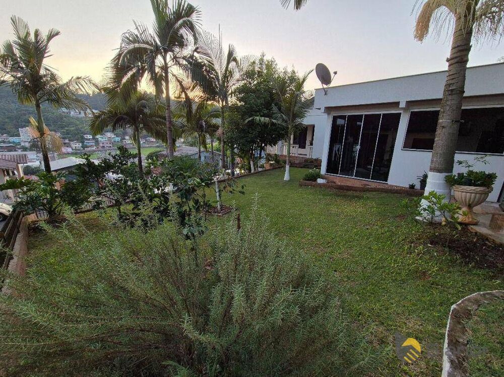 Casa à venda com 3 quartos, 140m² - Foto 2