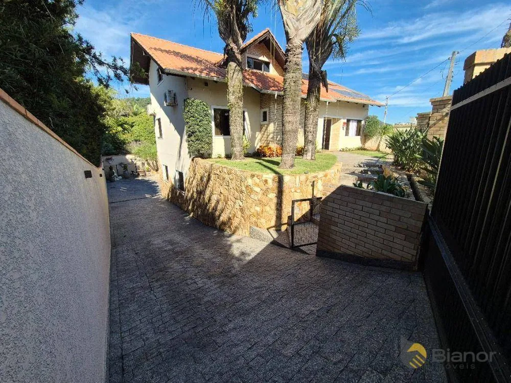 Casa, 3 quartos, 300 m² - Foto 1