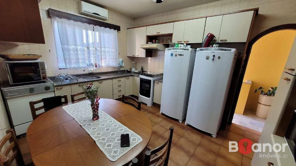 Casa, 3 quartos, 310 m² - Foto 4