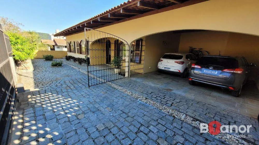Casa, 3 quartos, 310 m² - Foto 1