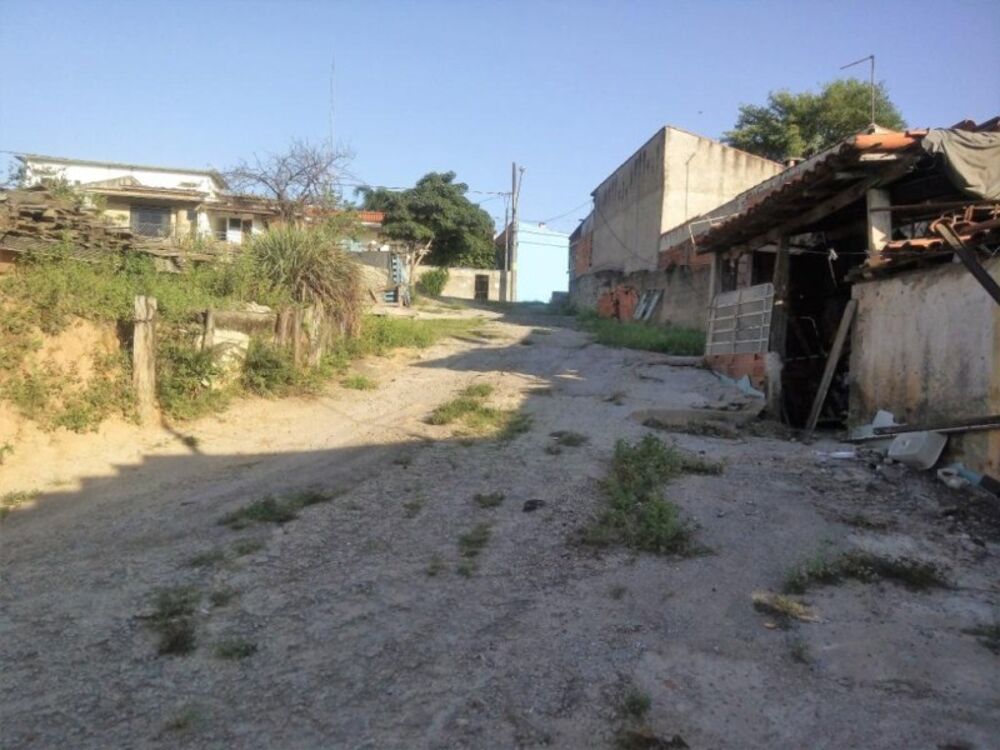 Terreno à venda, 3700m² - Foto 1