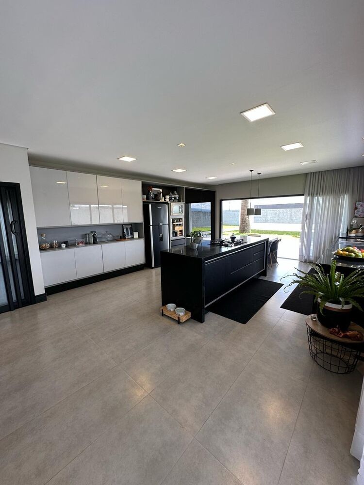 Casa à venda com 3 quartos, 450m² - Foto 4