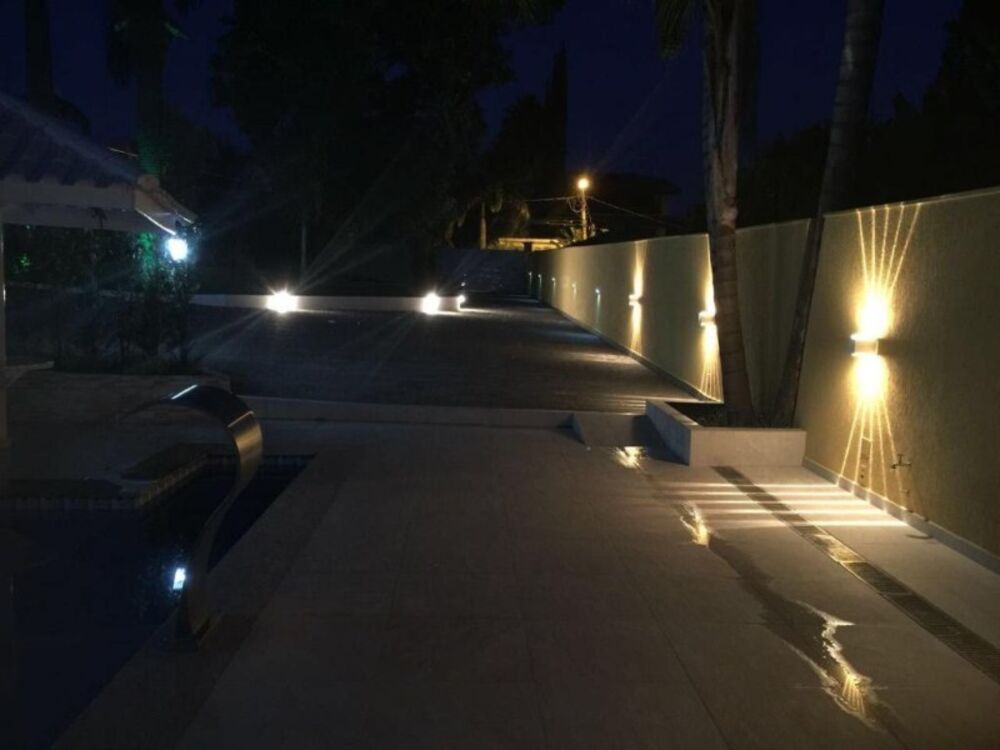 Casa à venda com 4 quartos, 2500m² - Foto 1