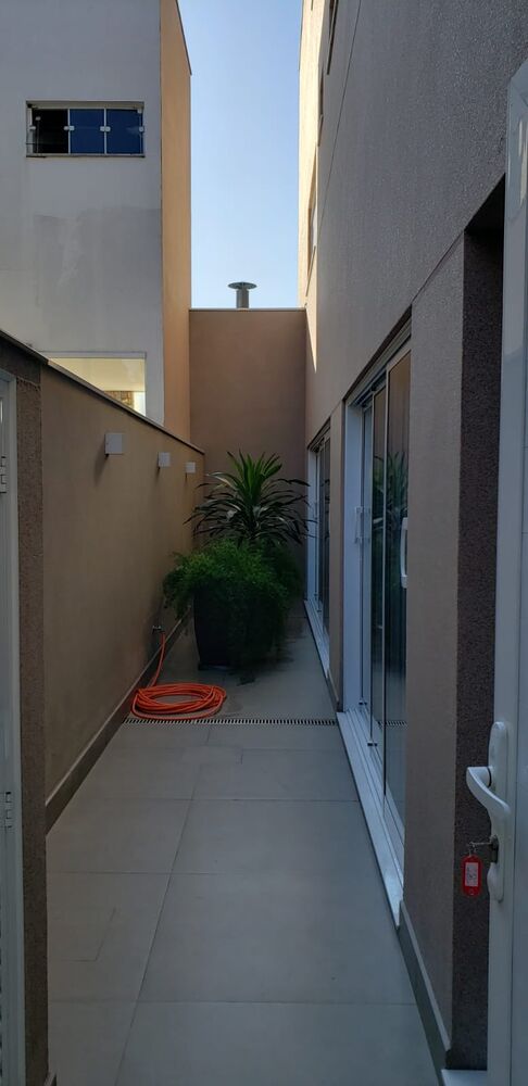 Casa para alugar com 4 quartos, 323m² - Foto 8