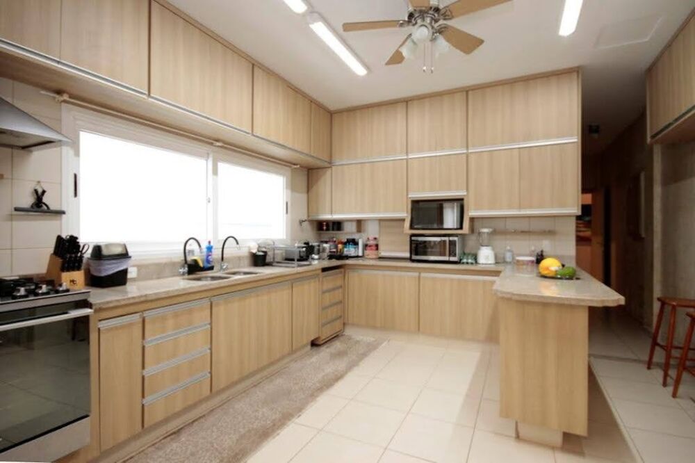Casa à venda e aluguel com 8 quartos, 980m² - Foto 2