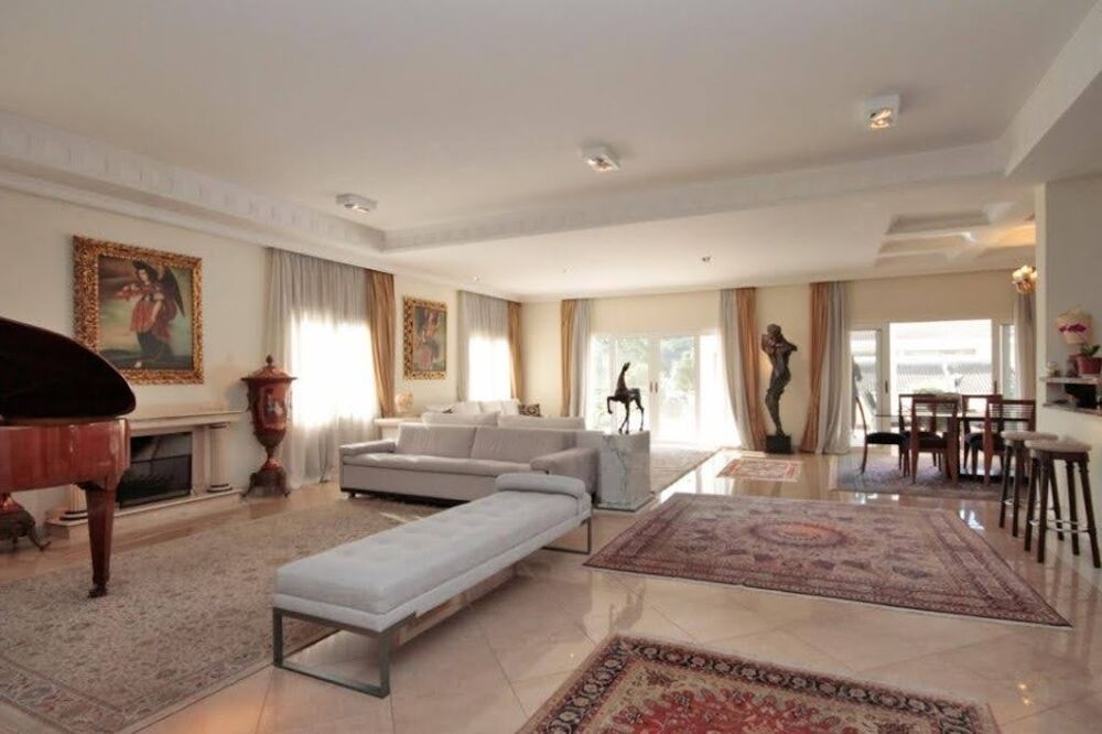 Casa à venda e aluguel com 8 quartos, 980m² - Foto 1