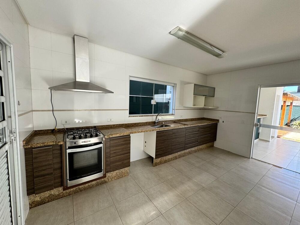 Casa à venda e aluguel com 3 quartos, 360m² - Foto 14