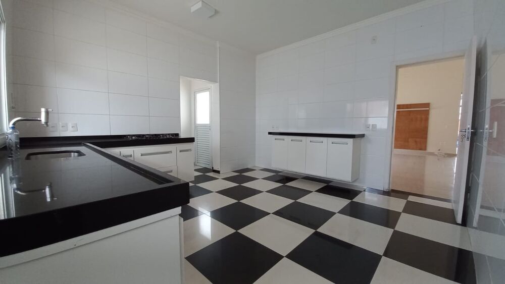Casa à venda com 3 quartos, 300m² - Foto 18