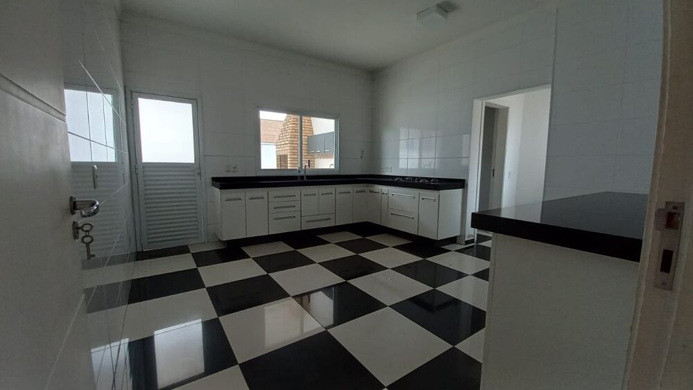 Casa à venda com 3 quartos, 300m² - Foto 17