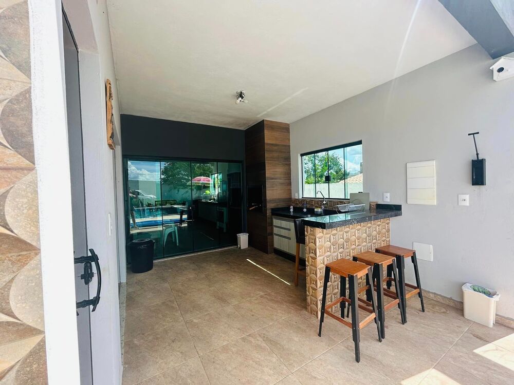 Chácara à venda com 3 quartos, 1100m² - Foto 1