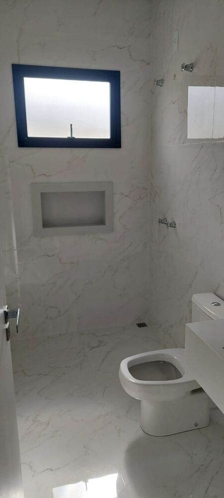 Casa à venda com 3 quartos, 248m² - Foto 2