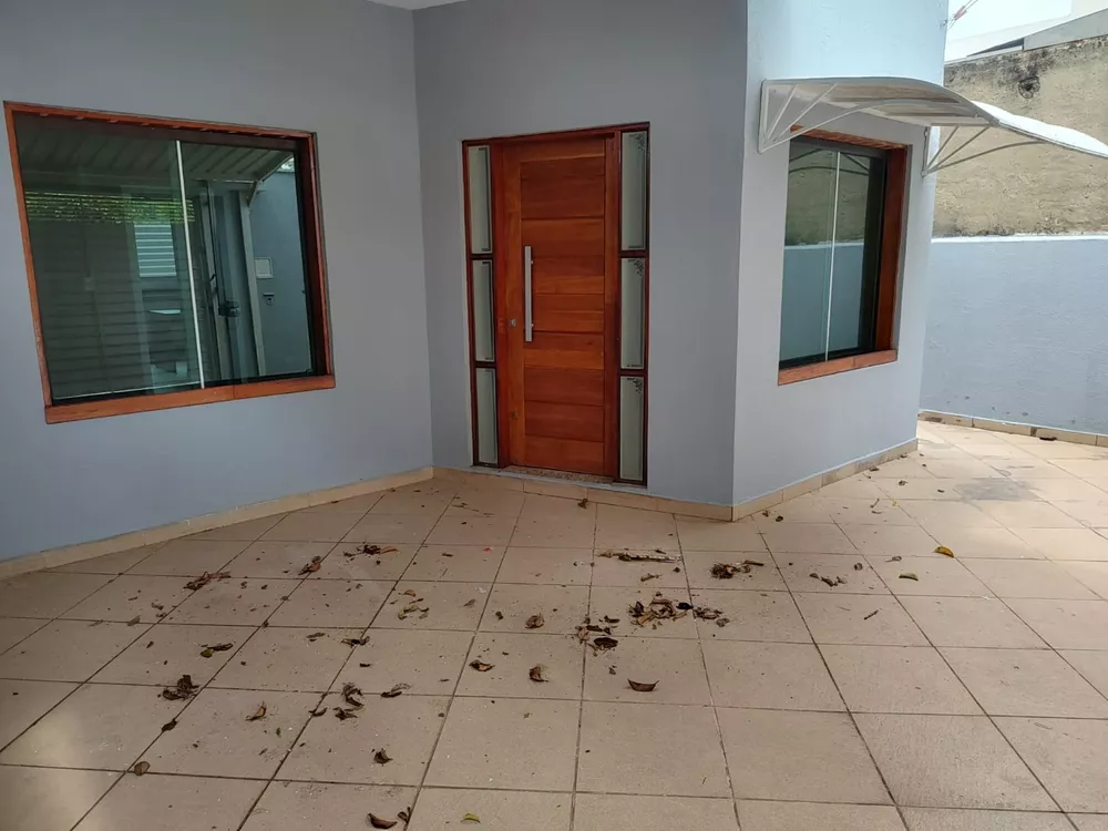 Casa à venda com 3 quartos, 180m² - Foto 2