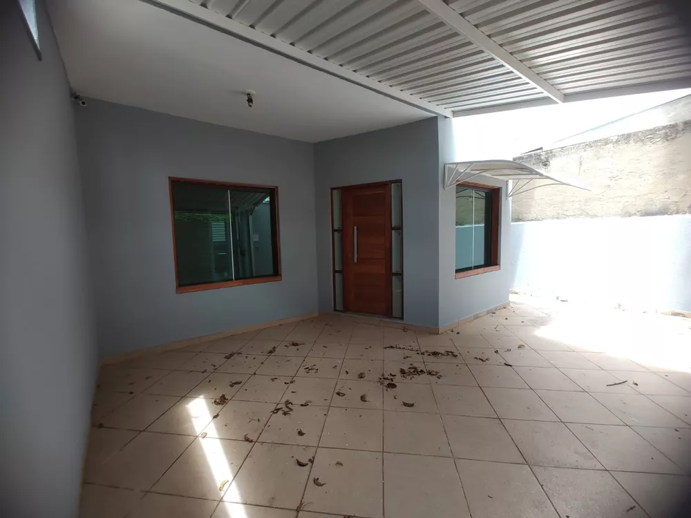 Casa à venda com 3 quartos, 180m² - Foto 1