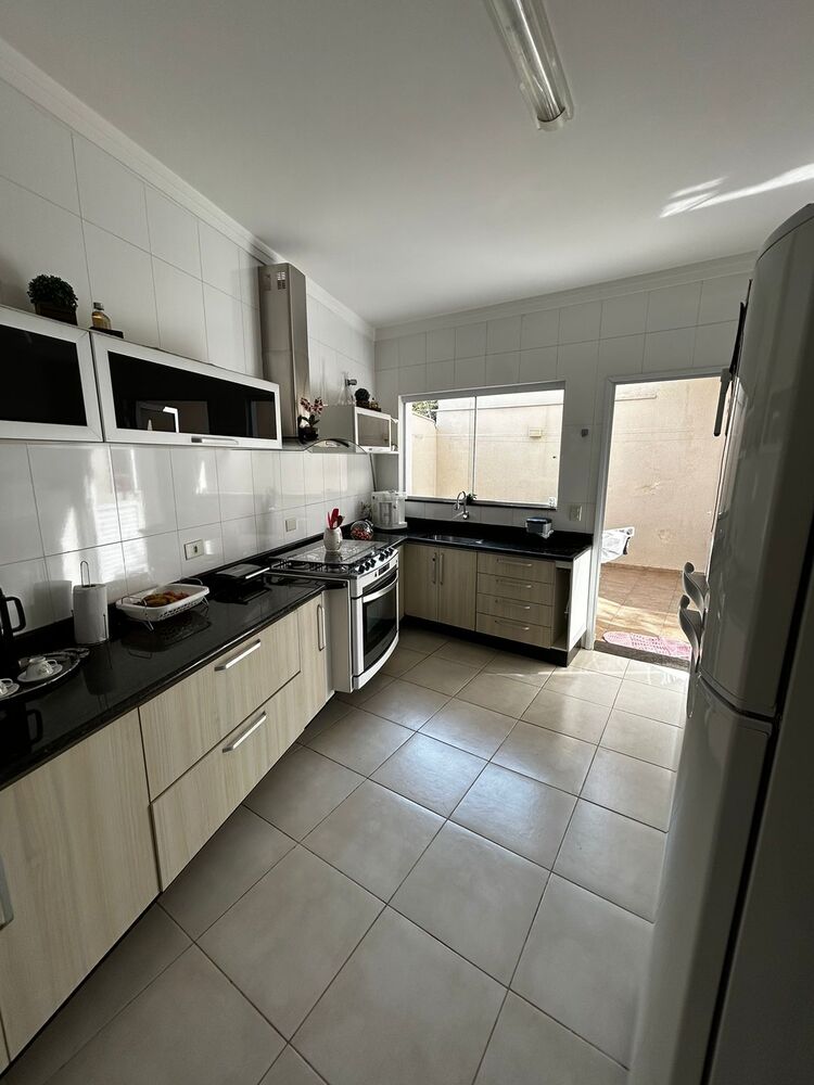 Casa, 3 quartos, 310 m² - Foto 1