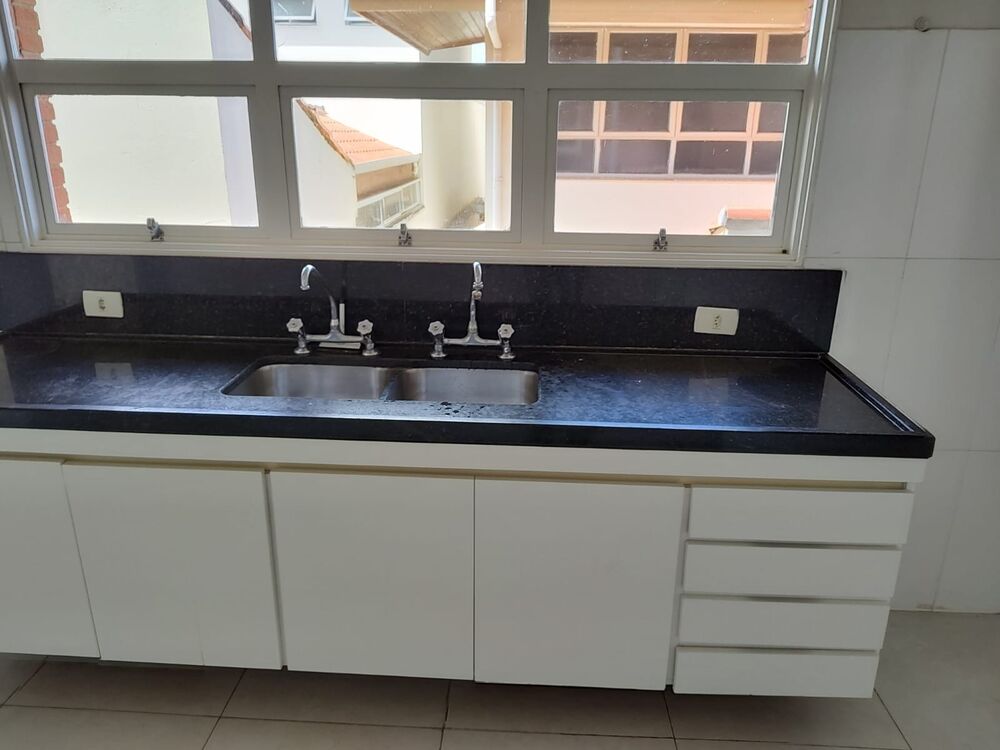 Casa para alugar com 3 quartos, 302m² - Foto 2