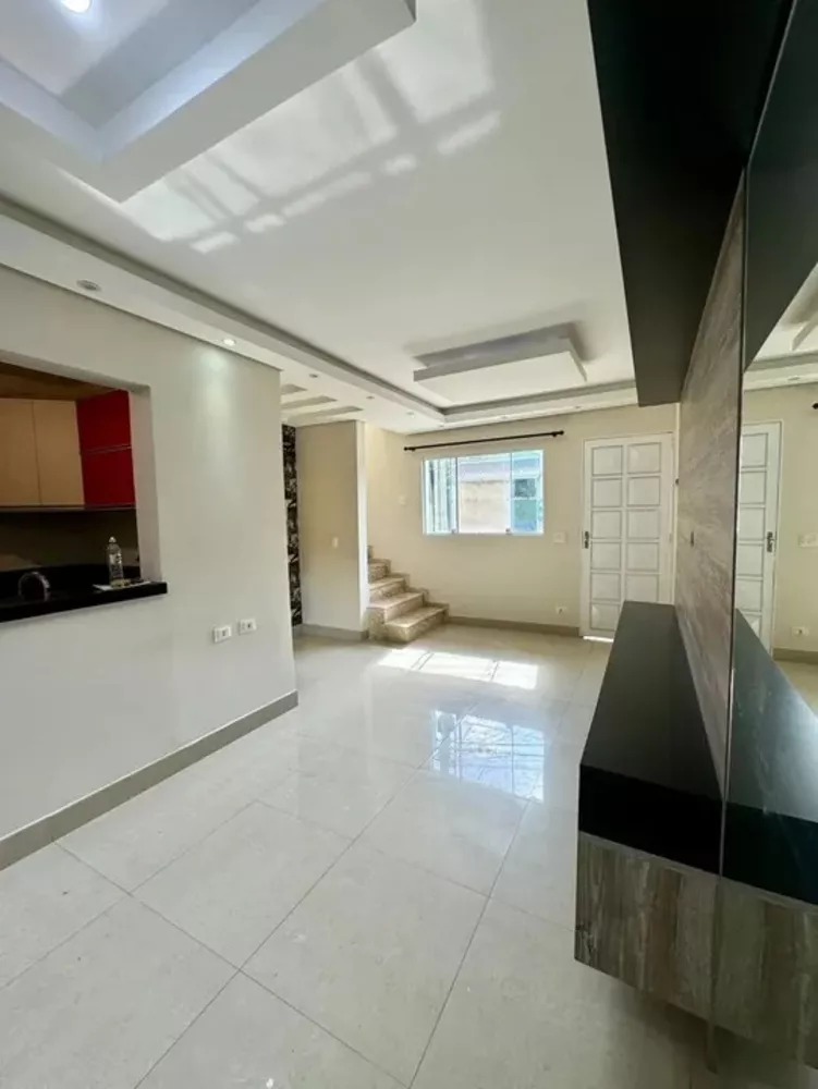 Casa à venda com 2 quartos, 75m² - Foto 1