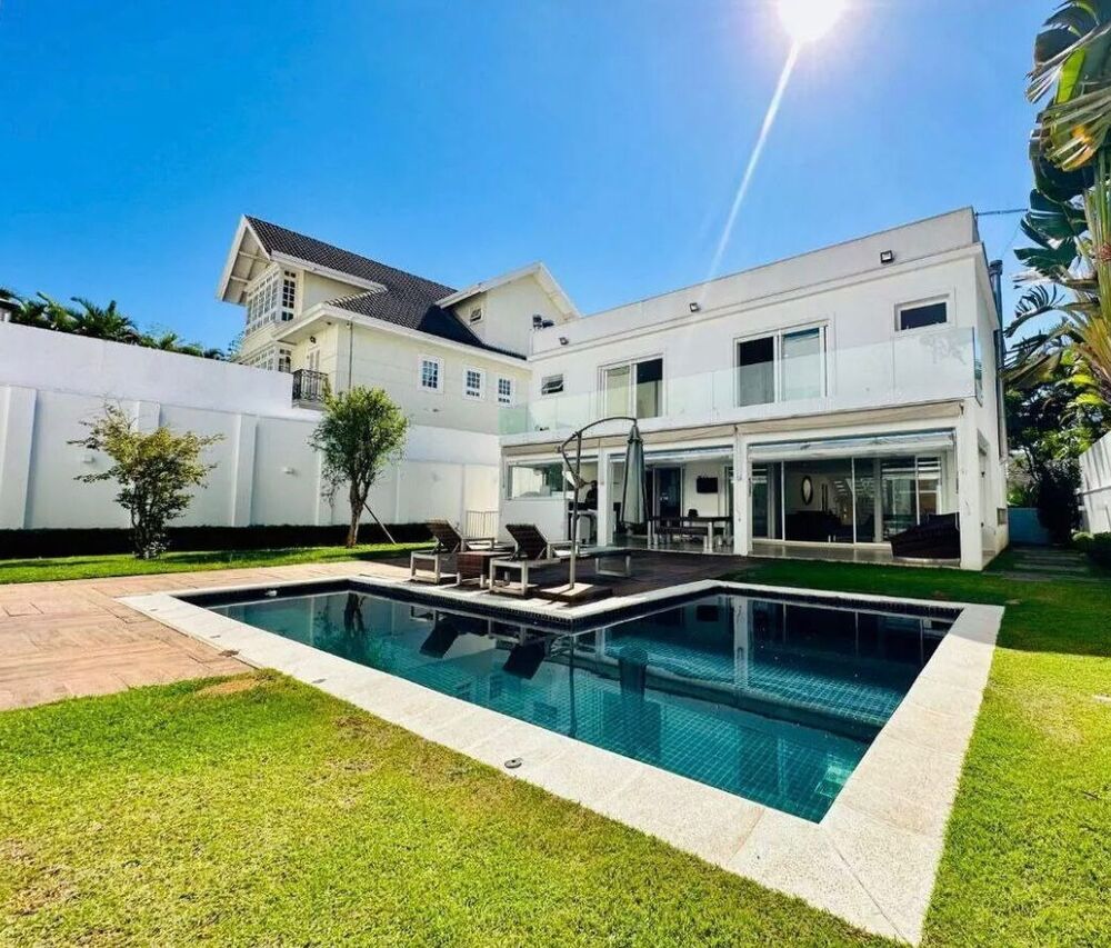 Casa à venda e aluguel com 4 quartos, 683m² - Foto 1