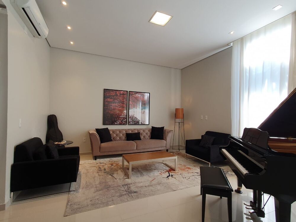 Casa à venda com 3 quartos, 190m² - Foto 1