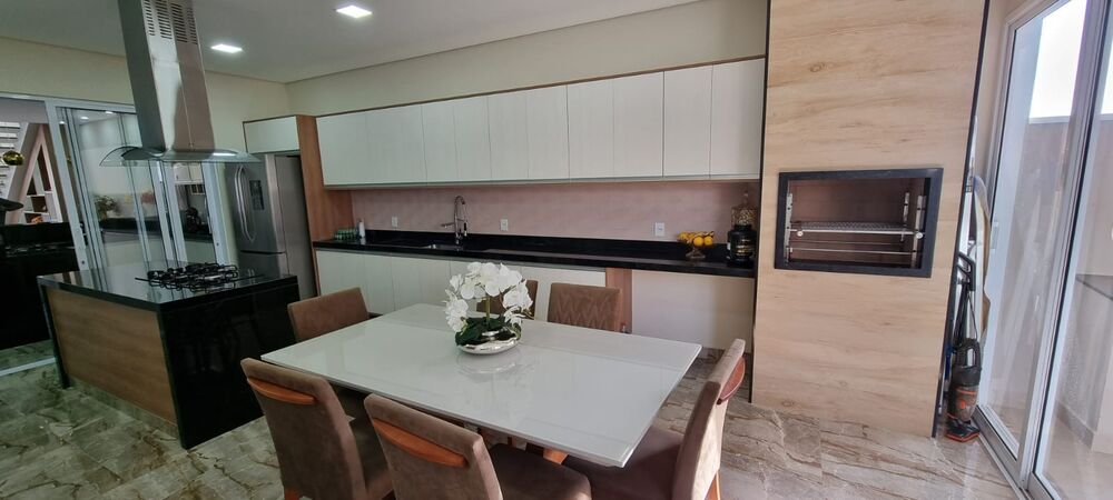 Casa, 3 quartos, 217 m² - Foto 2