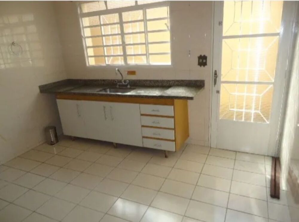 Casa para alugar com 4 quartos, 320m² - Foto 10