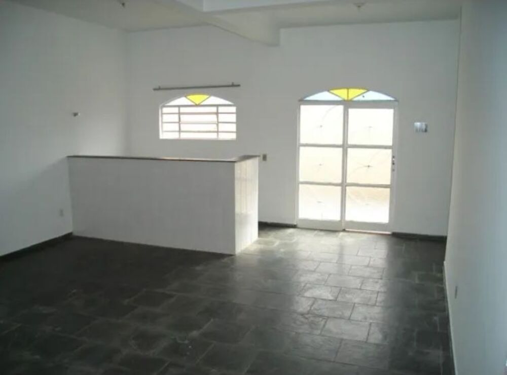Casa para alugar com 4 quartos, 320m² - Foto 4