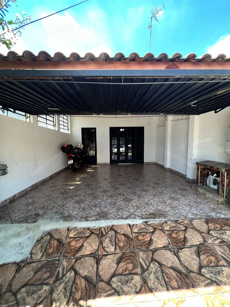 Casa à venda com 1 quarto, 125m² - Foto 2