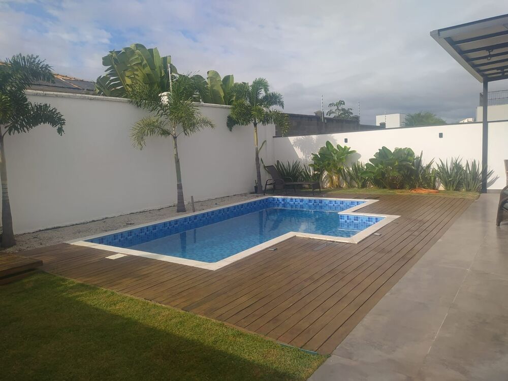 Casa à venda com 3 quartos, 225m² - Foto 1