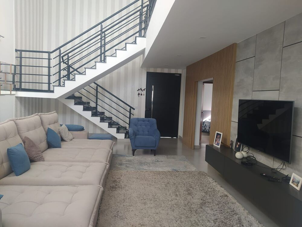 Casa à venda com 3 quartos, 225m² - Foto 2