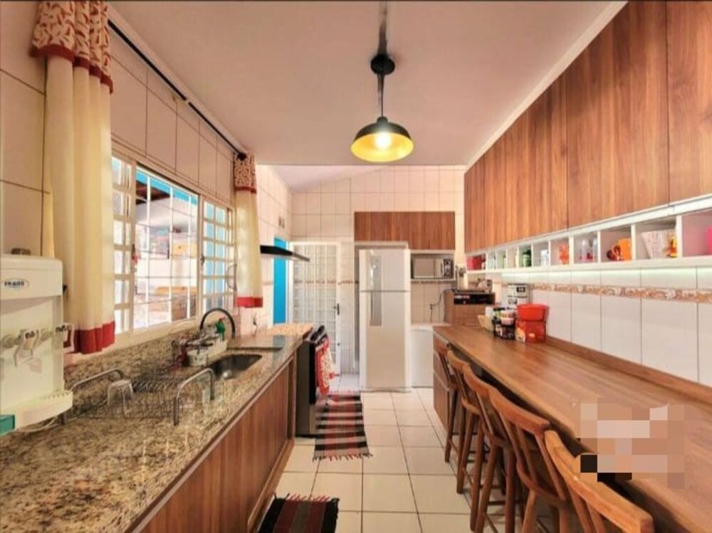Casa à venda com 2 quartos, 220m² - Foto 1