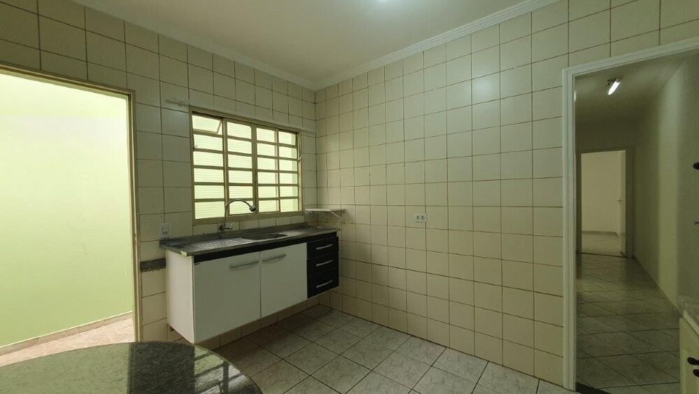Casa à venda e aluguel com 3 quartos, 129m² - Foto 2