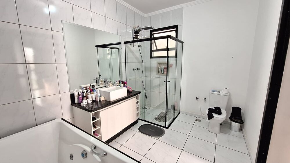 Casa, 3 quartos, 210 m² - Foto 1