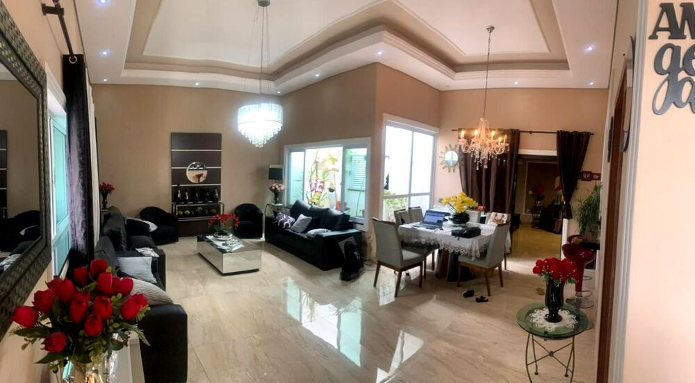 Casa à venda com 3 quartos, 250m² - Foto 1