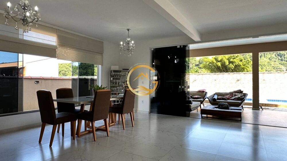 Casa à venda com 6 quartos, 270m² - Foto 3