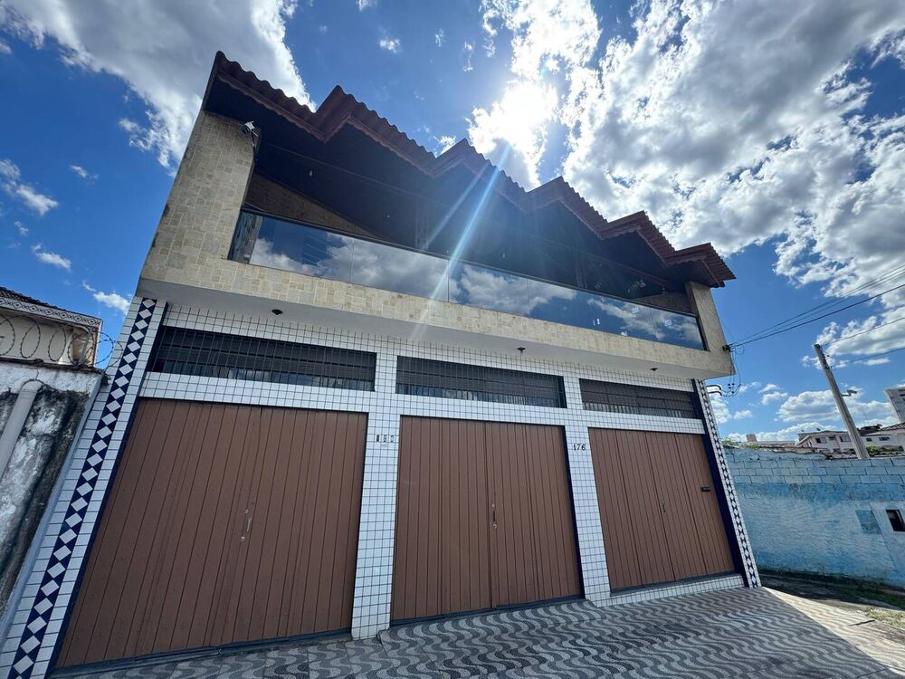 Casa à venda e aluguel com 2 quartos, 289m² - Foto 1
