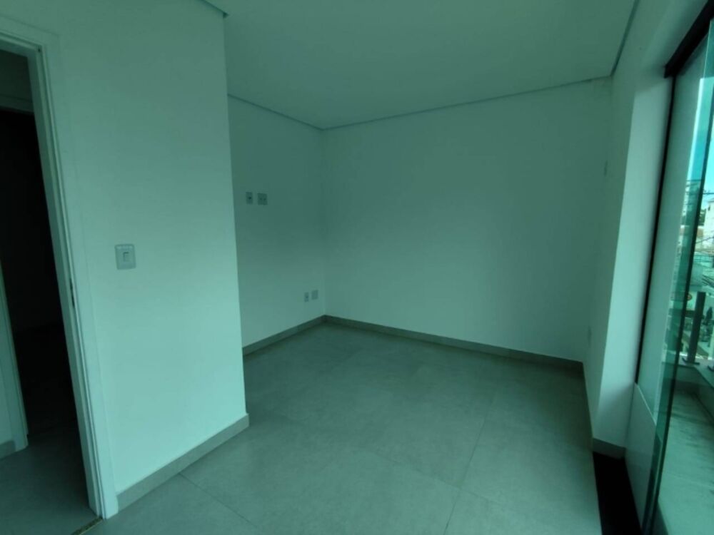 Casa à venda com 2 quartos, 100m² - Foto 1