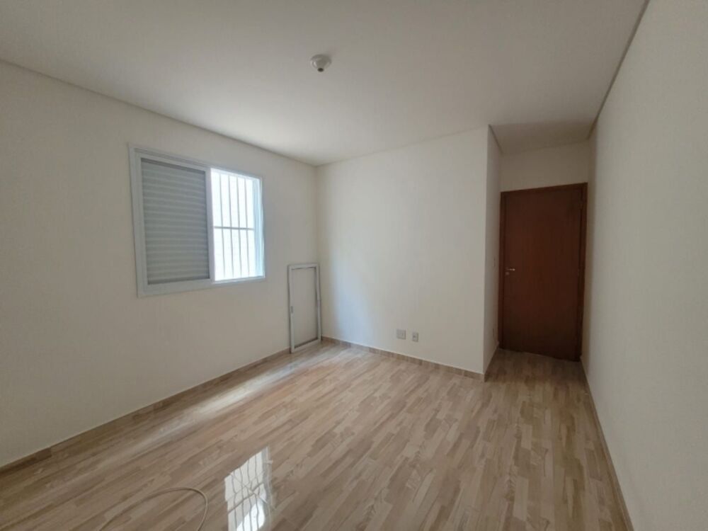 Casa à venda com 2 quartos, 70m² - Foto 3