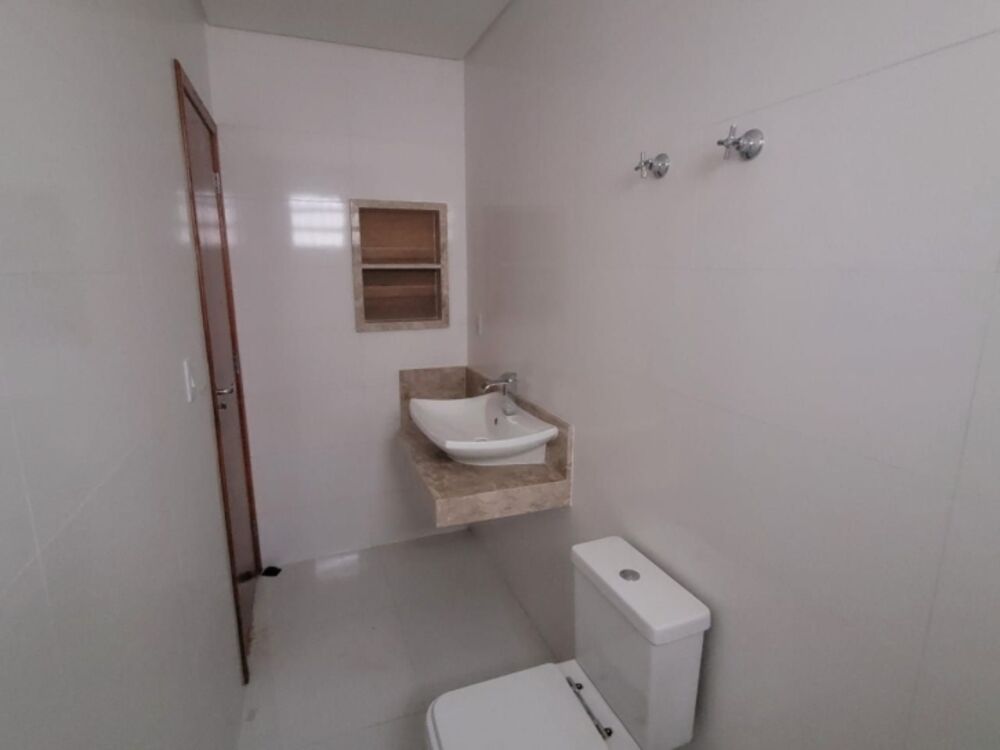 Casa à venda com 2 quartos, 70m² - Foto 2