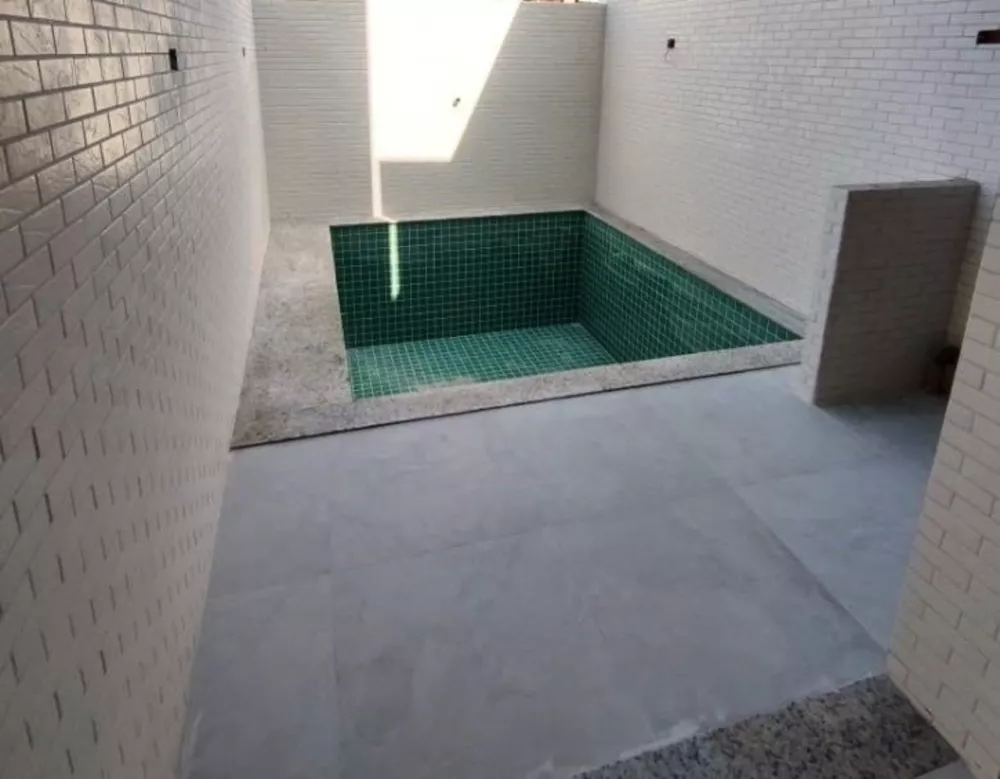 Casa à venda com 2 quartos, 100m² - Foto 1