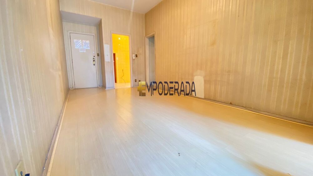 Apartamento à venda com 2 quartos, 70m² - Foto 3