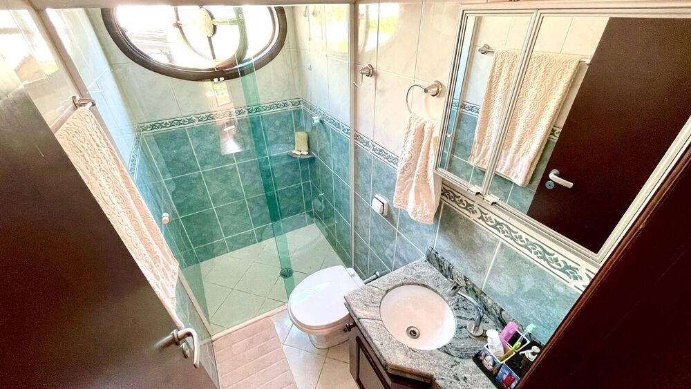 Casa à venda com 3 quartos, 360m² - Foto 1