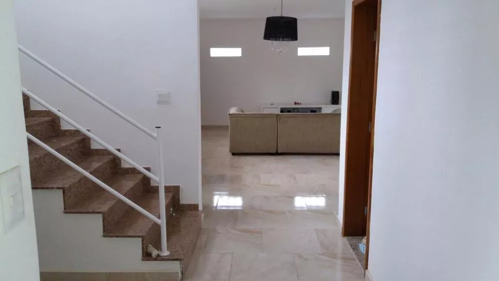 Sobrado à venda com 2 quartos, 105m² - Foto 1